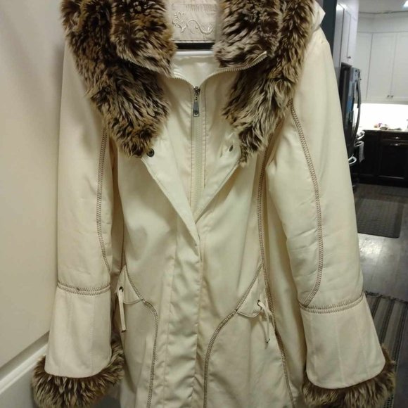 Ladies Marcona Coat with Fur Trim - Picture 6 of 9